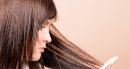 Почему у женщины секутся волосы?